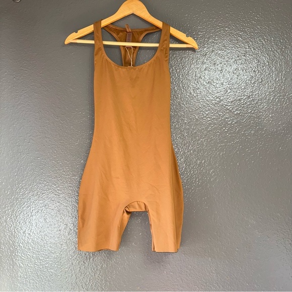 Skims Cycle Suit XS Almond Swimsuit Stretch Sporty Racerback NWT Swim Mid Thigh - Picture 2 of 5